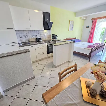 Fuer 2 Personen By Interhome Novi Vinodolski